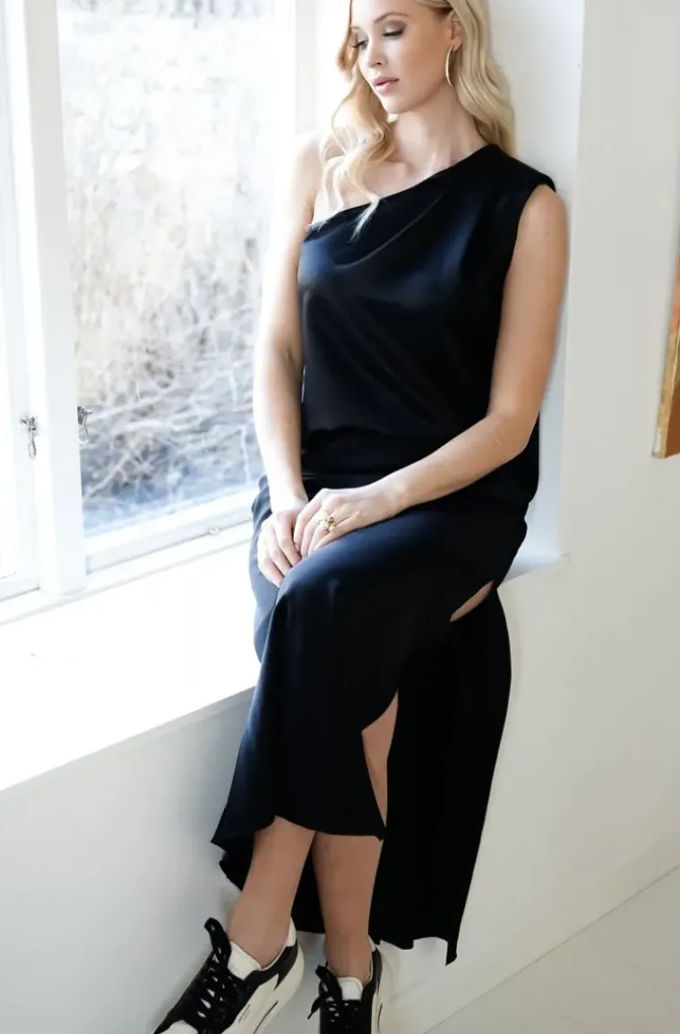 Ahlvar Gallery - Elle Tank Black