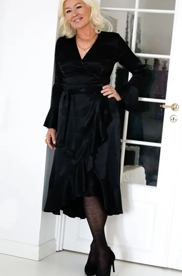 Blond Hour <3 Susanne Nordström - The Perfect Wrap Dress - Viscose Black