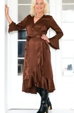 Blond Hour <3 Susanne Nordström - The Perfect Wrap Dress viscos - Chocolate