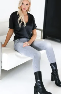 Blond Hour - the Perfect Shiny V-neck top - Black