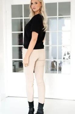 Blond Hour - The perfect v-neck tshirt - Black