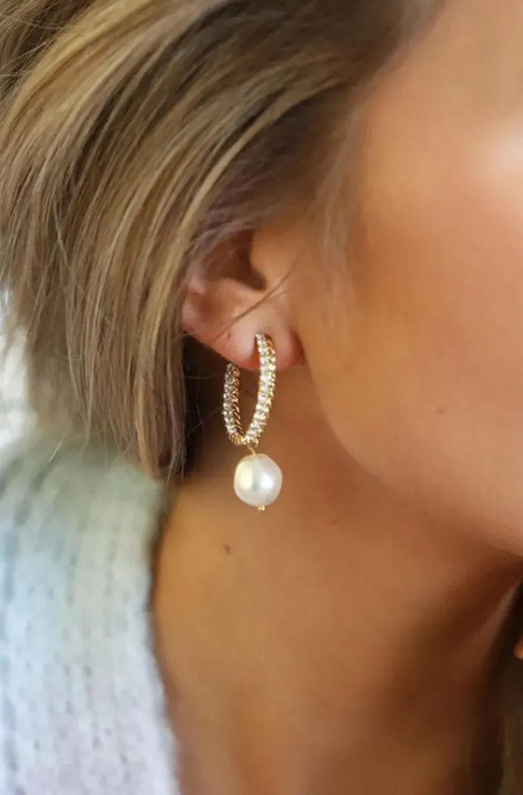 Caroline Svedbom - Kaia Pearl Earring - Rhodium Crystal
