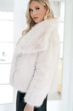 Mixed Brands - Faux Fur Jacket Short with wide collar 40920 - Beige