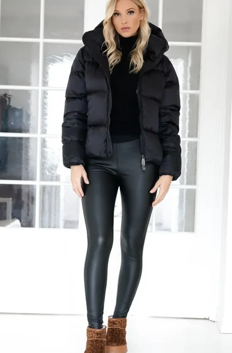Monel - Val Cenis Short No Neck-logo - Black
