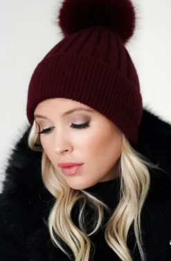 Plain Vanilla - Beanie with faux fur pompom - Bordeaux