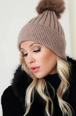 Plain Vanilla - Beanie with faux fur pompom - Sand