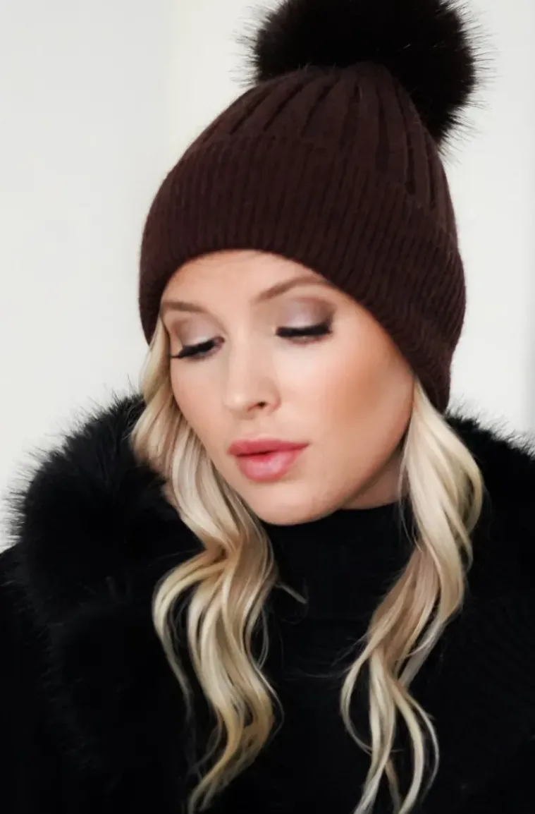 Plain Vanilla - Beanie with faux fur pompom - Chocolate