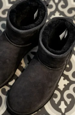 Shepherd of Sweden - Dam Laura Ankelhöga Fårskinnsboots Svart