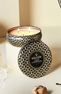 Voluspa - 3 Wick Tin Candle 40 tim Crisp Champagne